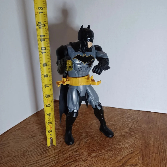 BATMAN 12 INCH DELUXE ACTION FIGURE RAPID CHANGE UTILITY BELT FIGURE. See pictur - Picture 5 of 5